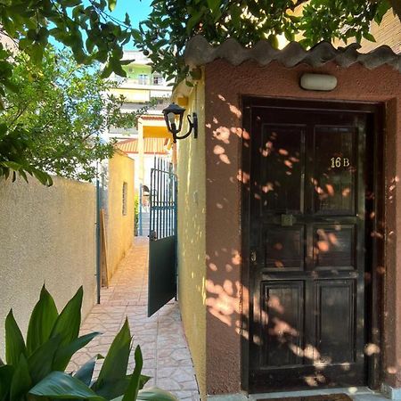 Cosy Guesthouse-Souterrain With Garden In City Center Corinth Exterior photo